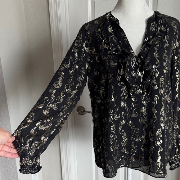Lilly Pulitzer Black and Gold Patterned Blouse - Picture 5 of 16